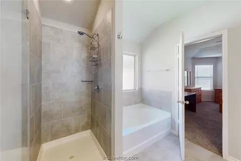 Bath - 2060 Chief St, Bryan, TX 77807 photo 3 of 4