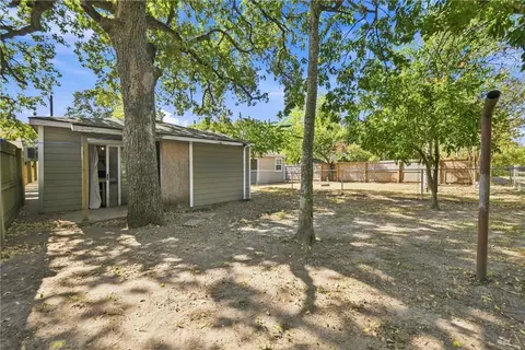 Exterior - 814 Mitchell St, Bryan, TX 77802 photo 9 of 9