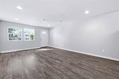 Living - 814 Mitchell St, Bryan, TX 77802 photo 3 of 6