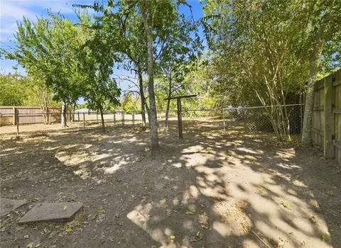 Exterior - 814 Mitchell St, Bryan, TX 77802 photo 7 of 9