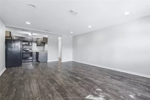 Living - 814 Mitchell St, Bryan, TX 77802 photo 1 of 6