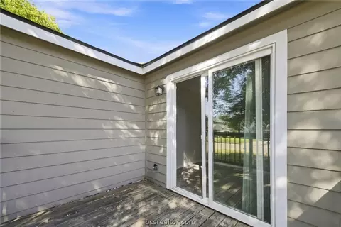 Exterior - 814 Mitchell St, Bryan, TX 77802 photo 3 of 9
