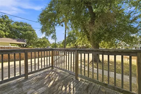 Exterior - 814 Mitchell St, Bryan, TX 77802 photo 2 of 9