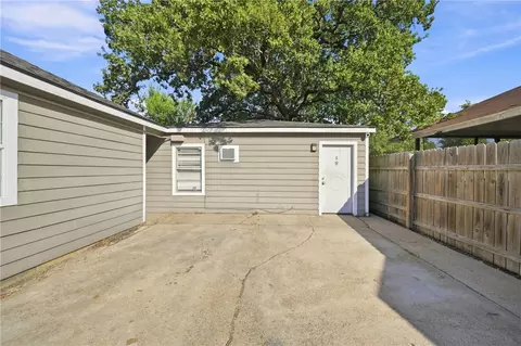Exterior - 814 Mitchell St, Bryan, TX 77802 photo 5 of 9