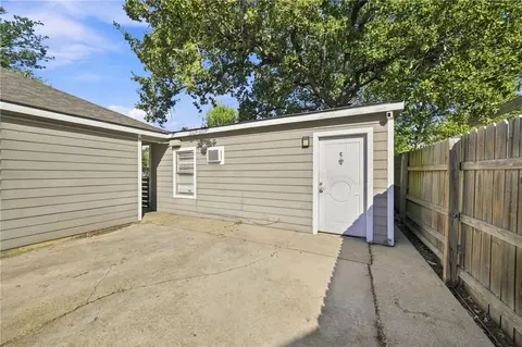 Exterior - 814 Mitchell St, Bryan, TX 77802 photo 6 of 9