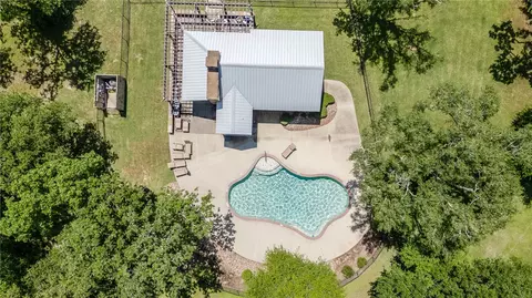 10559 Hampton Ct, Iola, TX 77861 photo 14