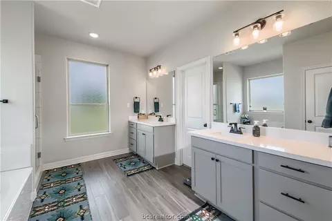 Bath - 10398 Bourbon Ln, Bryan, TX 77808 photo 1 of 4