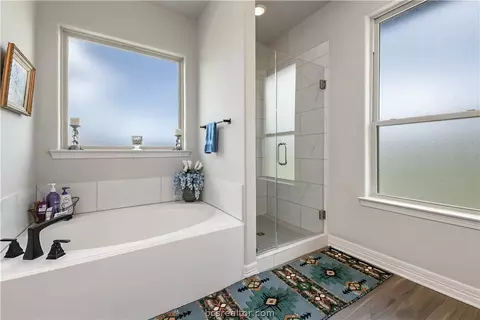 Bath - 10398 Bourbon Ln, Bryan, TX 77808 photo 2 of 4