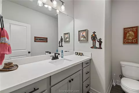 Bath - 10398 Bourbon Ln, Bryan, TX 77808 photo 4 of 4