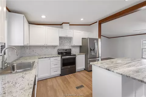 Kitchen - 19777 Fm 974, Bryan, TX 77808 photo 4 of 5