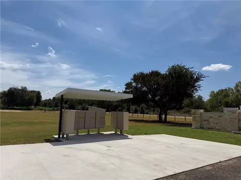433 Cresent Bnd, Cameron, TX 76520 photo 6