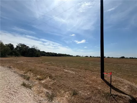 433 Cresent Bnd, Cameron, TX 76520 photo 11