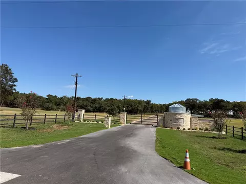 433 Cresent Bnd, Cameron, TX 76520 photo 14