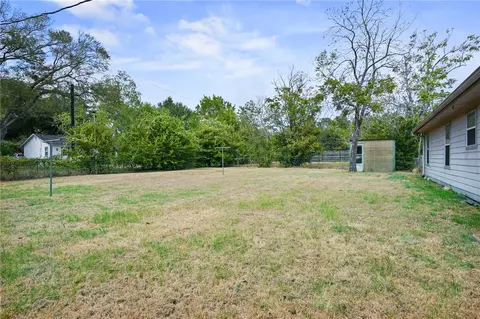 Exterior - 2104 Northside Dr, Bryan, TX 77803 photo 3 of 4