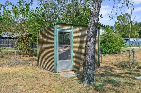 Exterior - 2104 Northside Dr, Bryan, TX 77803 photo 4 of 4