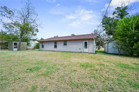 Exterior - 2104 Northside Dr, Bryan, TX 77803 photo 2 of 4