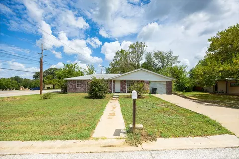 606 N Moore St, Caldwell, TX 77836