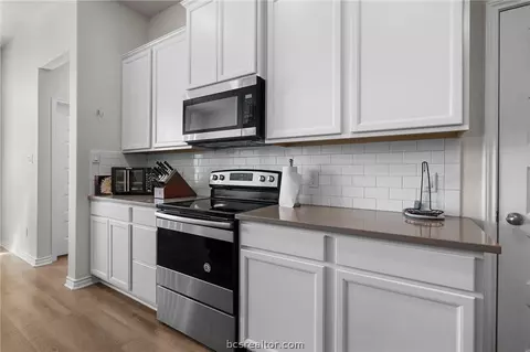 Kitchen - 1905 Cambria Dr, Bryan, TX 77802 photo 3 of 4