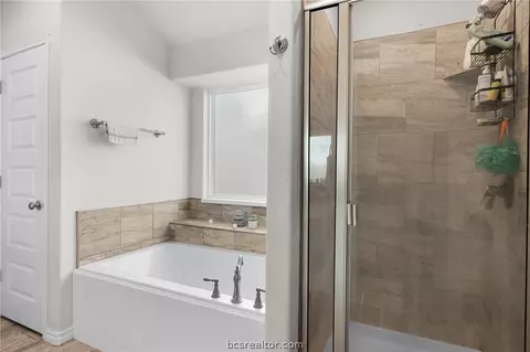 Bath - 1905 Cambria Dr, Bryan, TX 77802 photo 2 of 3