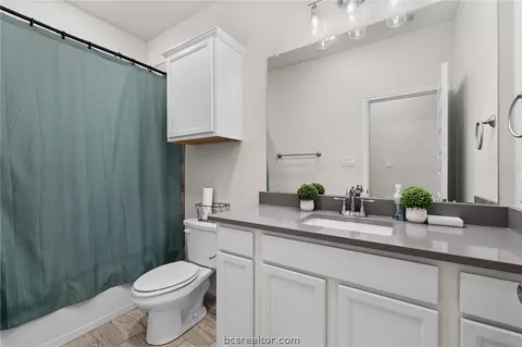 Bath - 1905 Cambria Dr, Bryan, TX 77802 photo 3 of 3