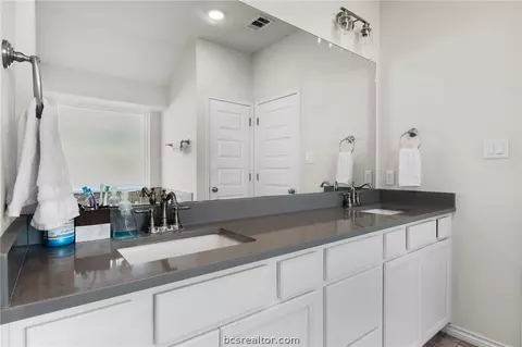Bath - 1905 Cambria Dr, Bryan, TX 77802 photo 1 of 3