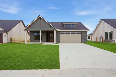 4060 Lakeside Club Dr, College Station, TX 77845