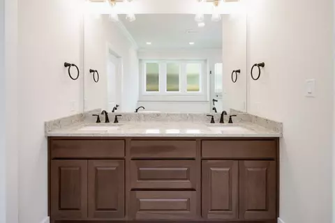 Bath - 5076 Acadia Loop, Bryan, TX 77802 photo 4 of 10