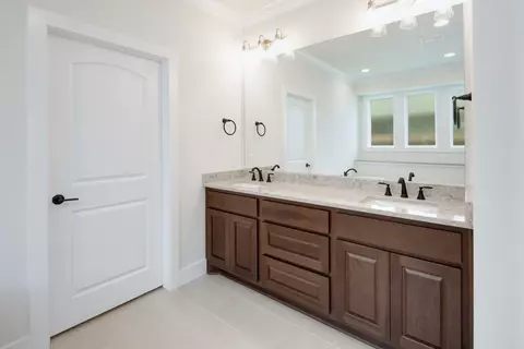 Bath - 5076 Acadia Loop, Bryan, TX 77802 photo 3 of 10