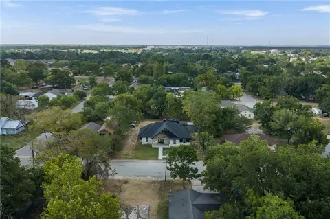View/Area - 406 E Davis St, Hearne, TX 77859 photo 5 of 6