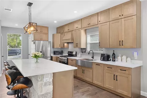 Kitchen - 406 E Davis St, Hearne, TX 77859 photo 4 of 5