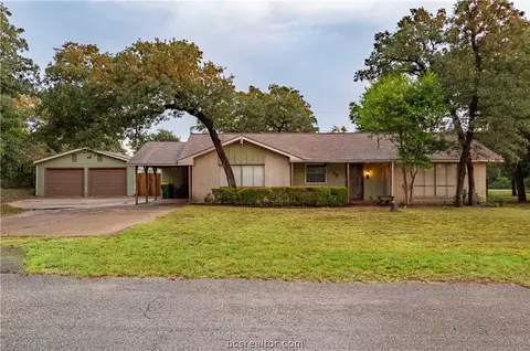 195 Gloccomora Ln, Hilltop Lakes, TX 77871