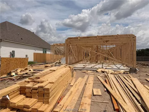 6013 Badger St, Bryan, TX 77807