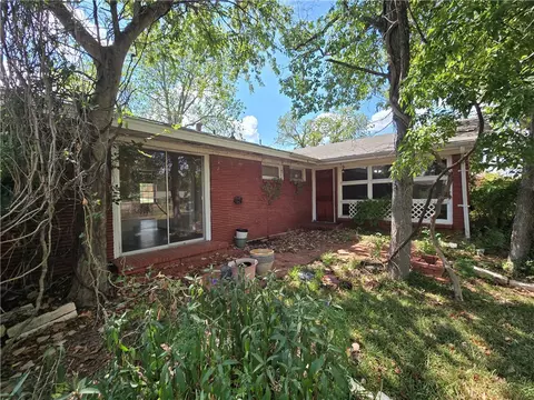 Exterior - 2303 Morningside Dr, Bryan, TX 77802 photo 2 of 4