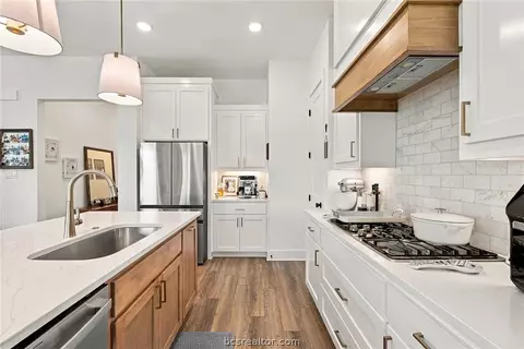 Kitchen - 4757 N Stonecrest Ct, Bryan, TX 77808 photo 6 of 7