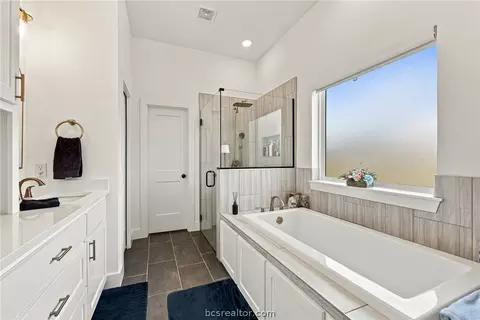 Bath - 4757 N Stonecrest Ct, Bryan, TX 77808 photo 2 of 6