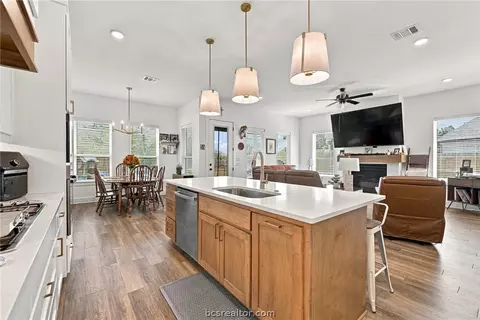 Kitchen - 4757 N Stonecrest Ct, Bryan, TX 77808 photo 5 of 7
