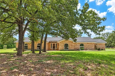 4728 Enchanted Oaks Dr, College Station, TX 77845