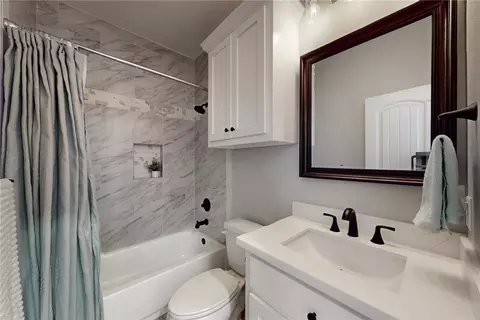 Bath - 6536 Agave Ct, Bryan, TX 77808 photo 5 of 7