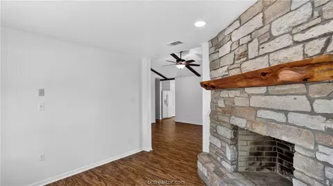 Living - 6088 Hare Ln, Bryan, TX 77808 photo 6 of 8