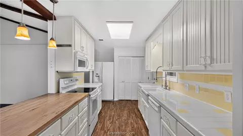 Kitchen - 6088 Hare Ln, Bryan, TX 77808 photo 2 of 5
