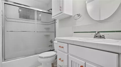 Bath - 6088 Hare Ln, Bryan, TX 77808 photo 1 of 2