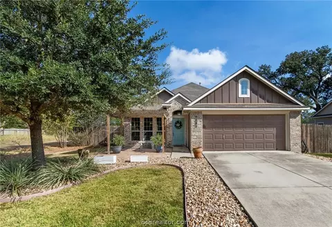 612 Heritage Dr, Navasota, TX 77868