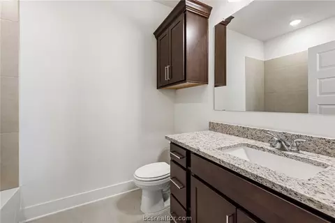 Bath - 5644 Hayduke Ln, Bryan, TX 77802 photo 4 of 6
