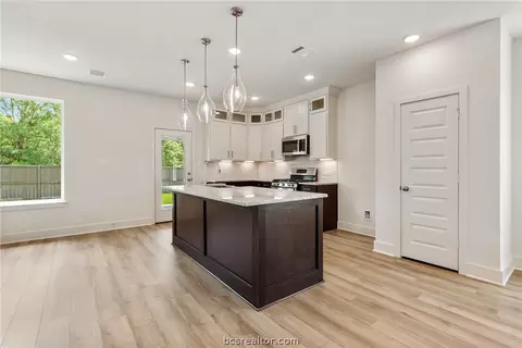 Kitchen - 5644 Hayduke Ln, Bryan, TX 77802 photo 5 of 5