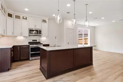 Kitchen - 5644 Hayduke Ln, Bryan, TX 77802 photo 4 of 5