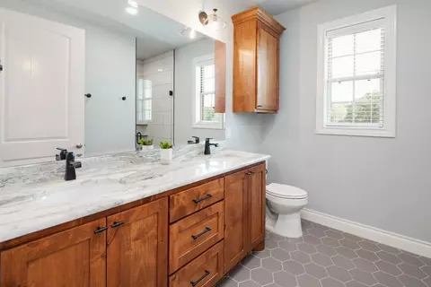 Bath - 10147 Albert Dr, Iola, TX 77861 photo 5 of 6