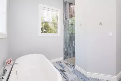 Bath - 10147 Albert Dr, Iola, TX 77861 photo 3 of 6