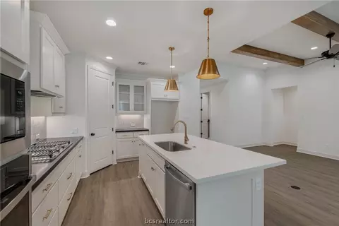 Kitchen - 5046 Acadia Loop, Bryan, TX 77802 photo 2 of 2