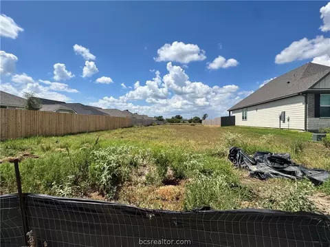1536 Birdie Ct, Navasota, TX 77868