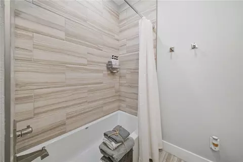Bath - 5019 Highline Dr, Bryan, TX 77802 photo 6 of 7